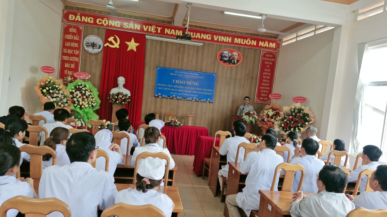Lãnh đạo tỉnh thăm và chúc mừng Ngày Thầy thuốc Việt Nam 27/2